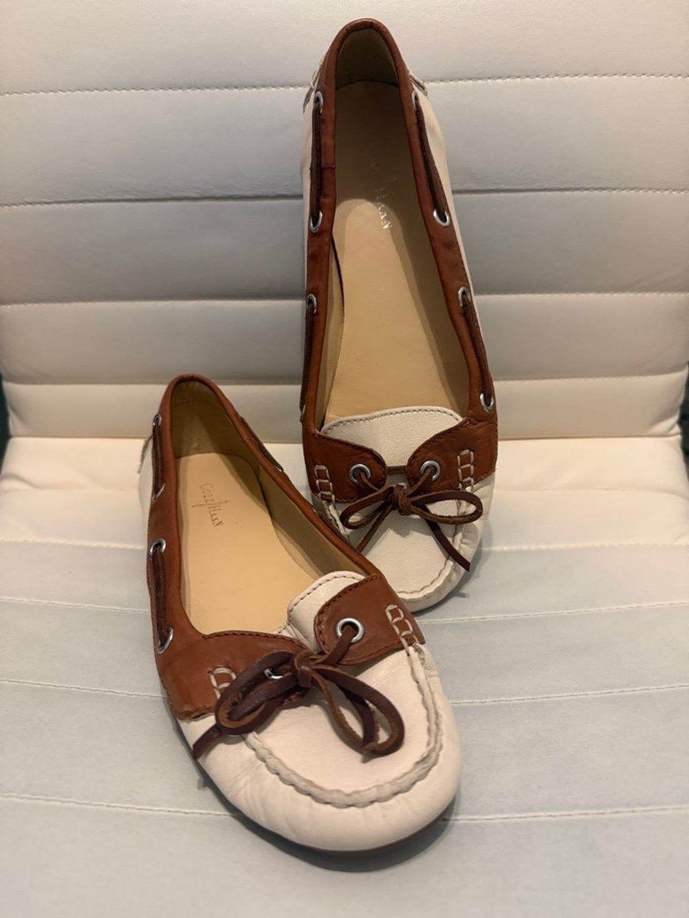 Cole Haan Womens Tali Boat Shoe ll Size 9 Leather Loafer Ivory Brown Slip On